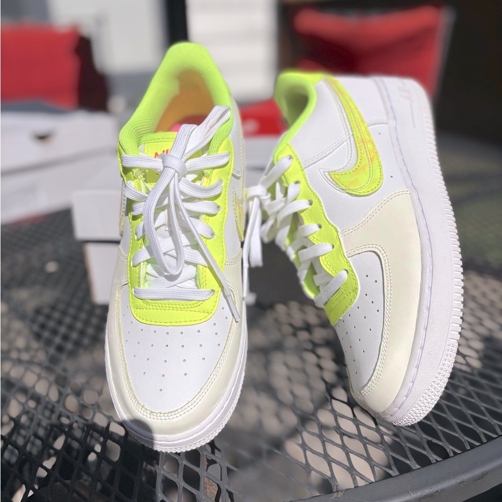 Nike Air Force 1 (GS) Kids White and Neon yellow Sneakers - 7Y - Like New